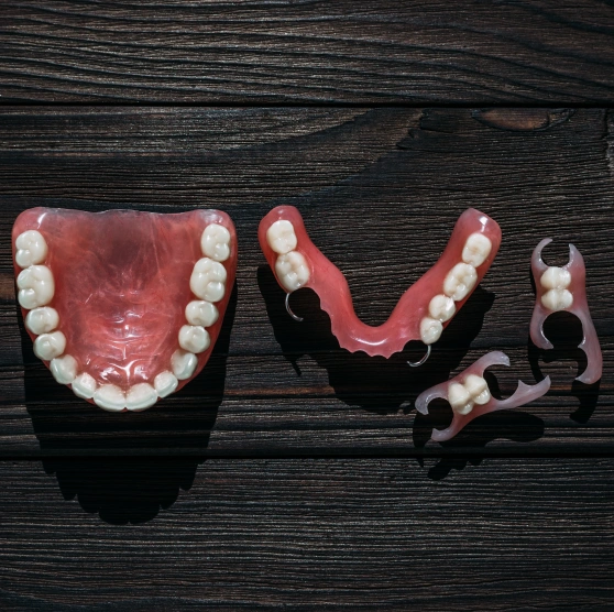 Display of dentures and partial dentures